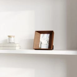 Umbra Cadres Et Albums Photos Cadre Photo Lookout M Bois Marron -Décoration de porte Soldes cadre photo lookout m bois marron 2