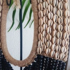 My Bliss Home Bustes Et Statues Collier Décoratif En Coquillages Beiges Et Noirs L30 X H60 Cm -Décoration de porte Soldes collier decoratif en coquillages beiges et noirs l30 x h60 cm 2