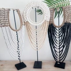 My Bliss Home Bustes Et Statues Collier Décoratif En Coquillages Beiges Et Noirs L30 X H60 Cm -Décoration de porte Soldes collier decoratif en coquillages beiges et noirs l30 x h60 cm 4