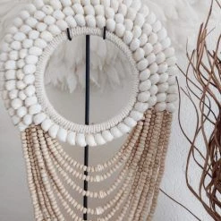 My Bliss Home Bustes Et Statues Collier Décoratif En Coquillages Et Perles De Bois L30 X H60 Cm -Décoration de porte Soldes collier decoratif en coquillages et perles de bois l30 x h60 cm 2