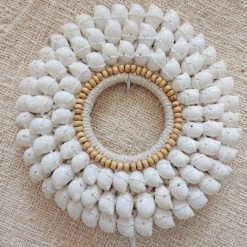 My Bliss Home Bustes Et Statues Collier En Coquillages Blancs 22x35 Cm -Décoration de porte Soldes collier en coquillages blancs 22x35 cm 3