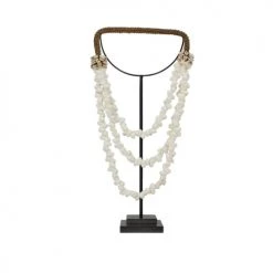 Now’s Home Bustes Et Statues Collier En Coquillages Sur Pied En Métal Noir