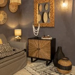 Now’s Home Bustes Et Statues Collier En Coquillages Sur Pied En Métal Noir -Décoration de porte Soldes collier en coquillages sur pied en metal noir 3