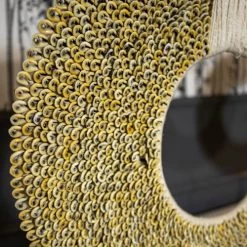 Now’s Home Bustes Et Statues Collier En Coquillages Sur Pied En Métal Noir -Décoration de porte Soldes collier en coquillages sur pied en metal noir 6