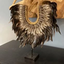 Now’s Home Bustes Et Statues Collier En Plumes Et Coquillages Noirs -Décoration de porte Soldes collier en plumes et coquillages noirs 2