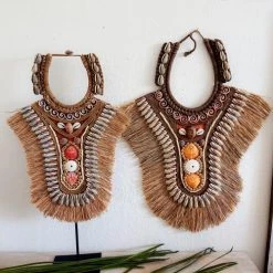 My Bliss Home Bustes Et Statues Collier Tribal En Raphia Et Coquillages 38 X 50 Cm -Décoration de porte Soldes collier tribal en raphia et coquillages 38 x 50 cm 2