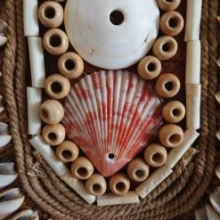 My Bliss Home Bustes Et Statues Collier Tribal En Raphia Et Coquillages 38 X 50 Cm -Décoration de porte Soldes collier tribal en raphia et coquillages 38 x 50 cm 5